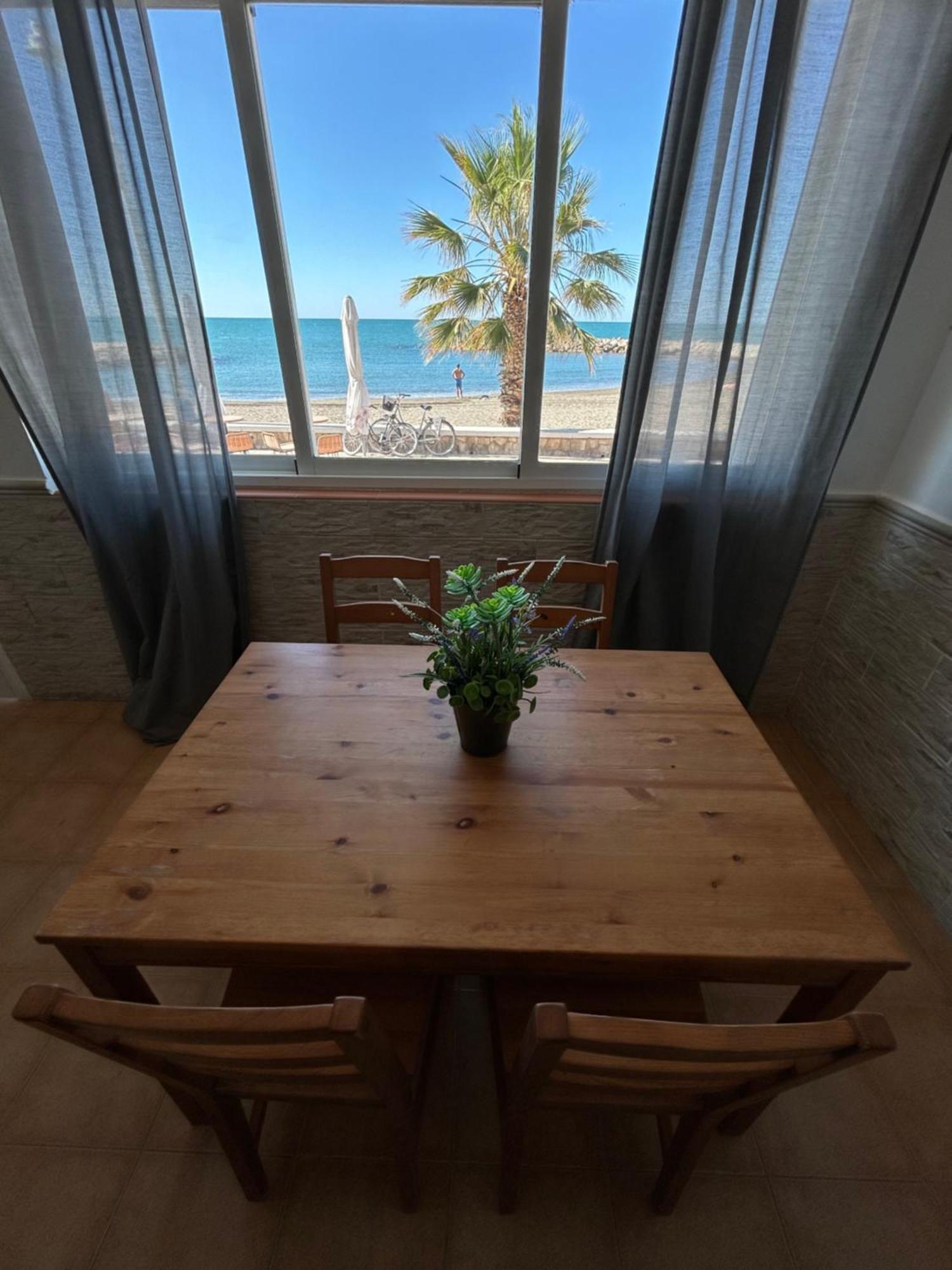 Apartamento Frente Al Mar Pedregalejo Leilighet Málaga Eksteriør bilde